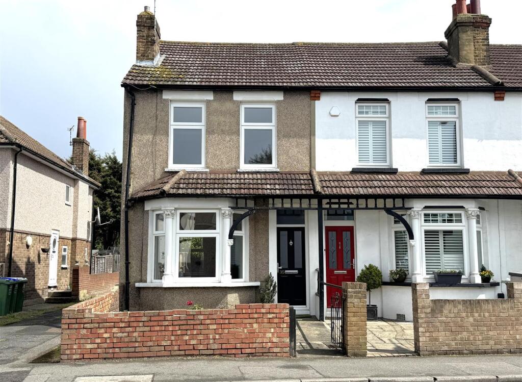 2 bed End of Terrace for rent in Bexley. From Parris Residential