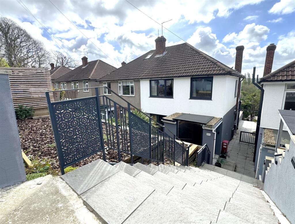 4 bed Semi Detached for rent in Bexley. From Parris Residential 4 bed Semi Detached for rent in Bexley. From Parris Residential