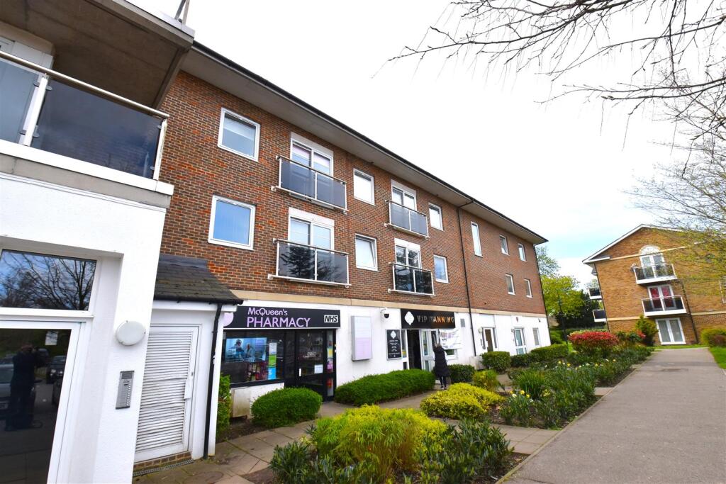 2 bed 1st Floor Flat for rent in Hawley. From Parris Residential