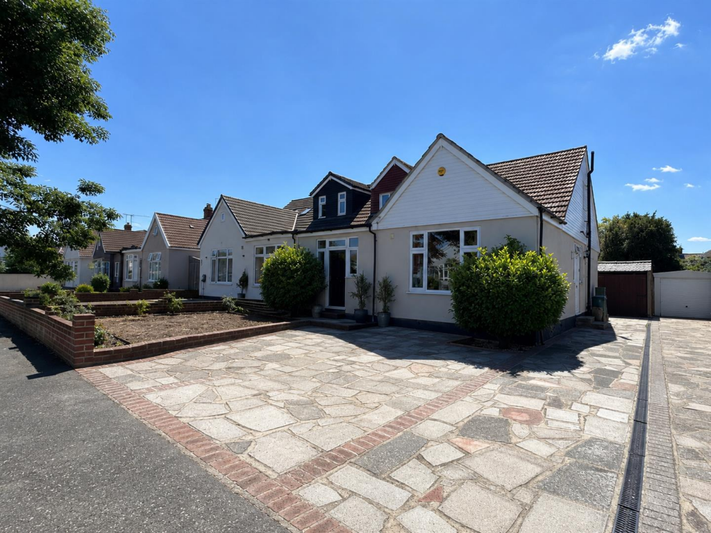 4 bed Semi-detached bungalow for rent in Bexley. From Parris Residential