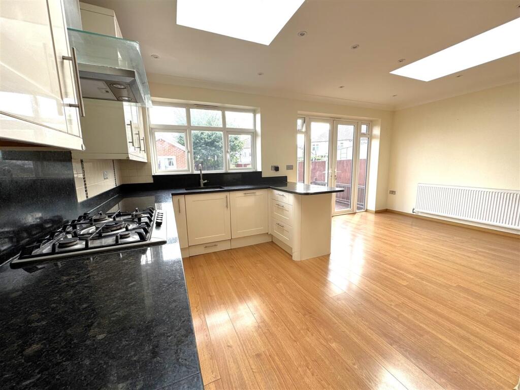 4 bed Semi Detached for rent in Bexley. From Parris Residential