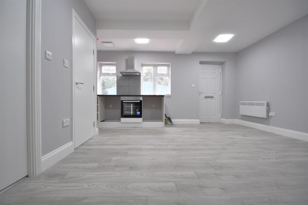0 bed 1st Floor Flat for rent in Orpington. From Parris Residential
