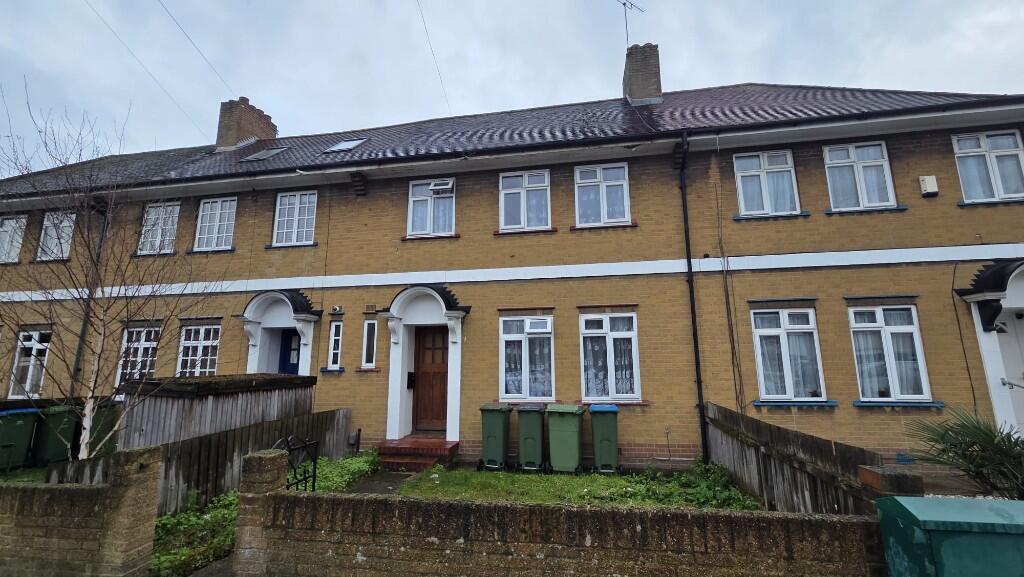3 bed Mid Terraced House for rent in London. From Oppida - Surrey Quays - Lettings