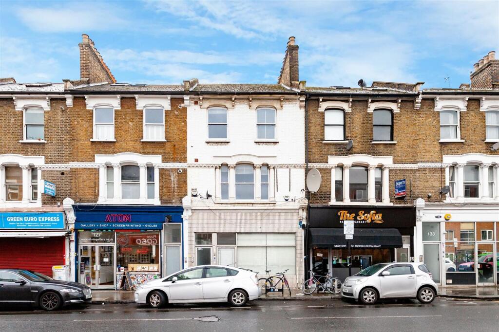 2 bed 1st Floor Flat for rent in Stoke Newington. From Oakwood - Stoke Newington