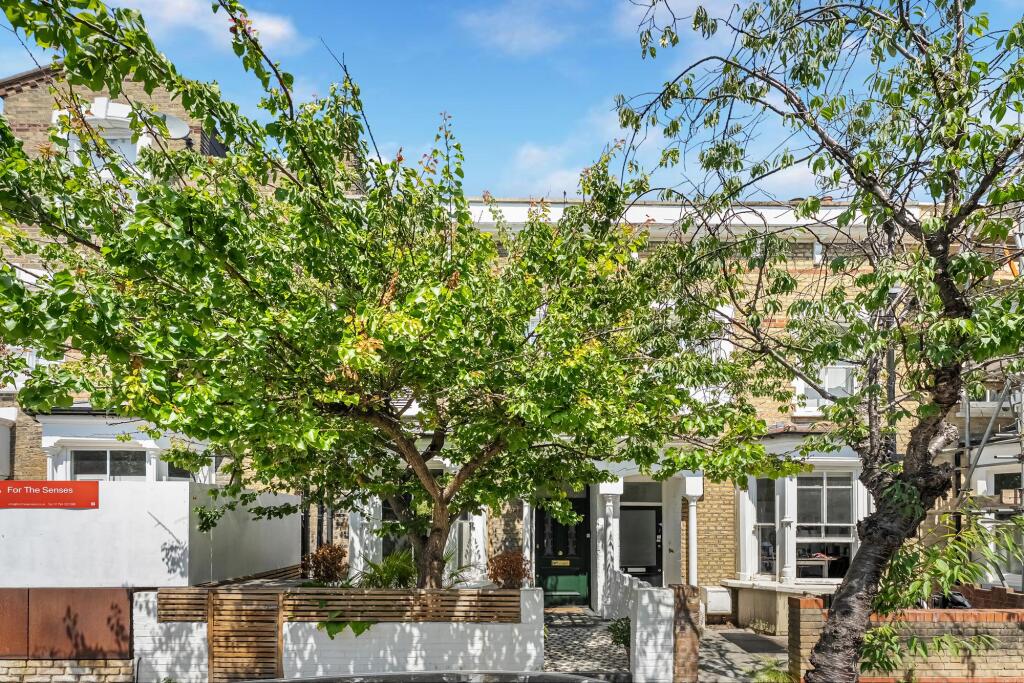 3 bed Mid Terraced House for rent in Stoke Newington. From Oakwood - Stoke Newington