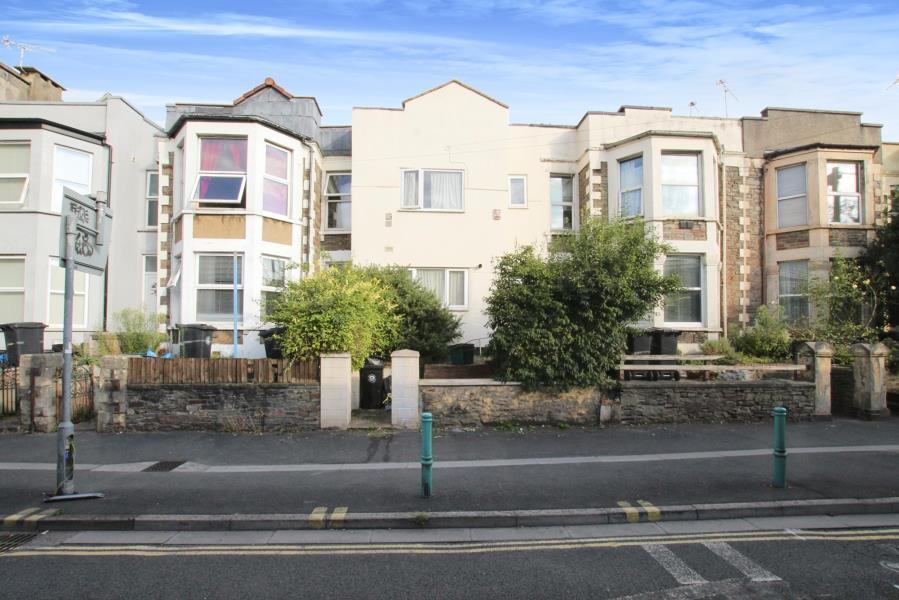 4 bed Mid Terraced House for rent in Crofts End. From Ocean - Bishopston