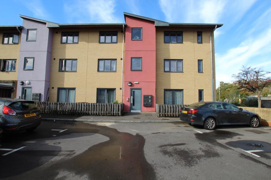 2 bed Apartment for rent in Crofts End. From Ocean - Bishopston