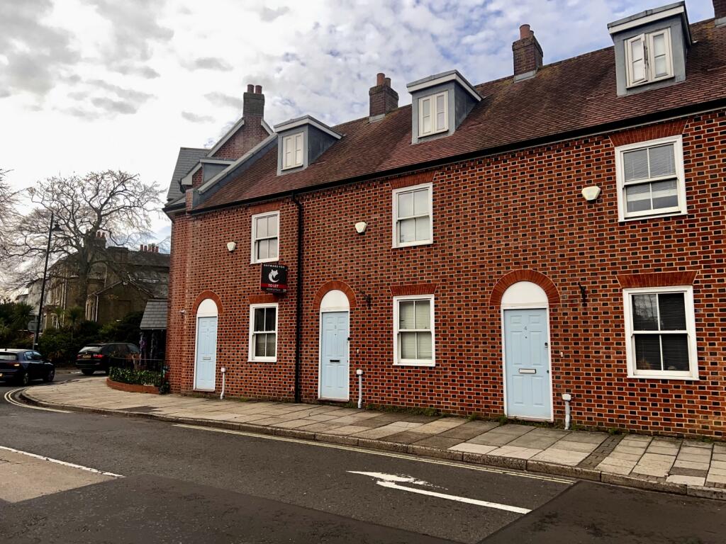 2 bed Mid Terraced House for rent in Lymington. From Hayward Fox - Lymington 2 bed Mid Terraced House for rent in Lymington. From Hayward Fox - Lymington