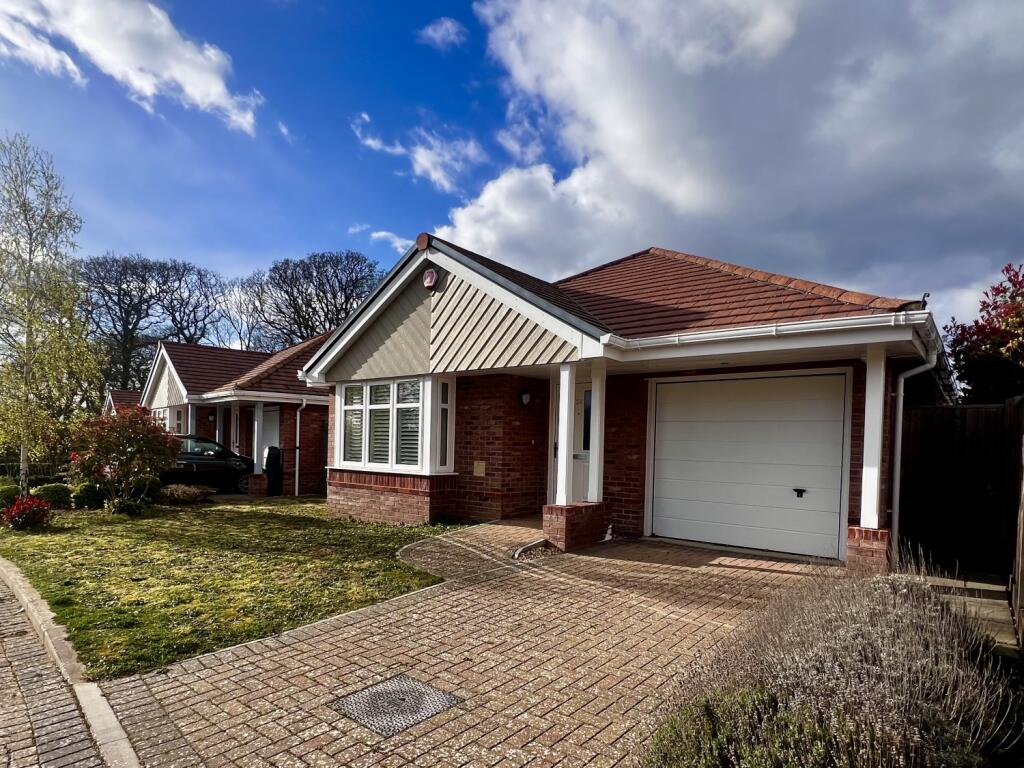 2 bed Bungalow for rent in Lymington. From Hayward Fox - Lymington 2 bed Bungalow for rent in Lymington. From Hayward Fox - Lymington