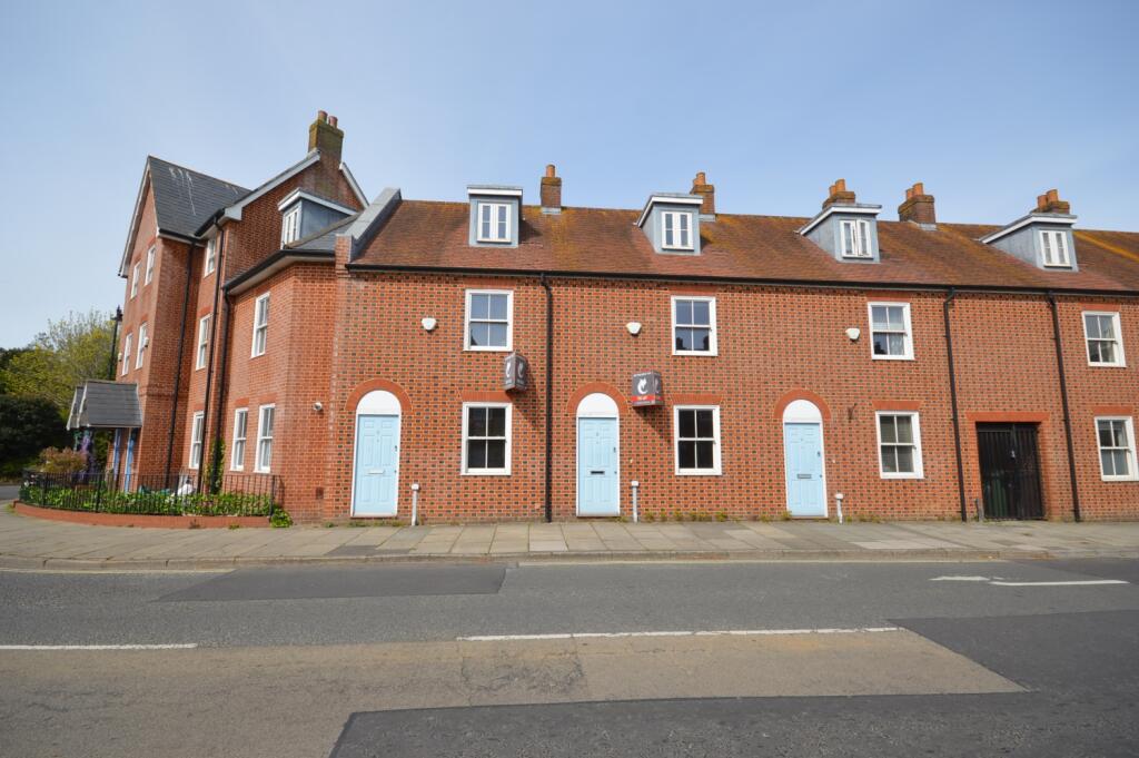 2 bed Mid Terraced House for rent in Lymington. From Hayward Fox - Lymington