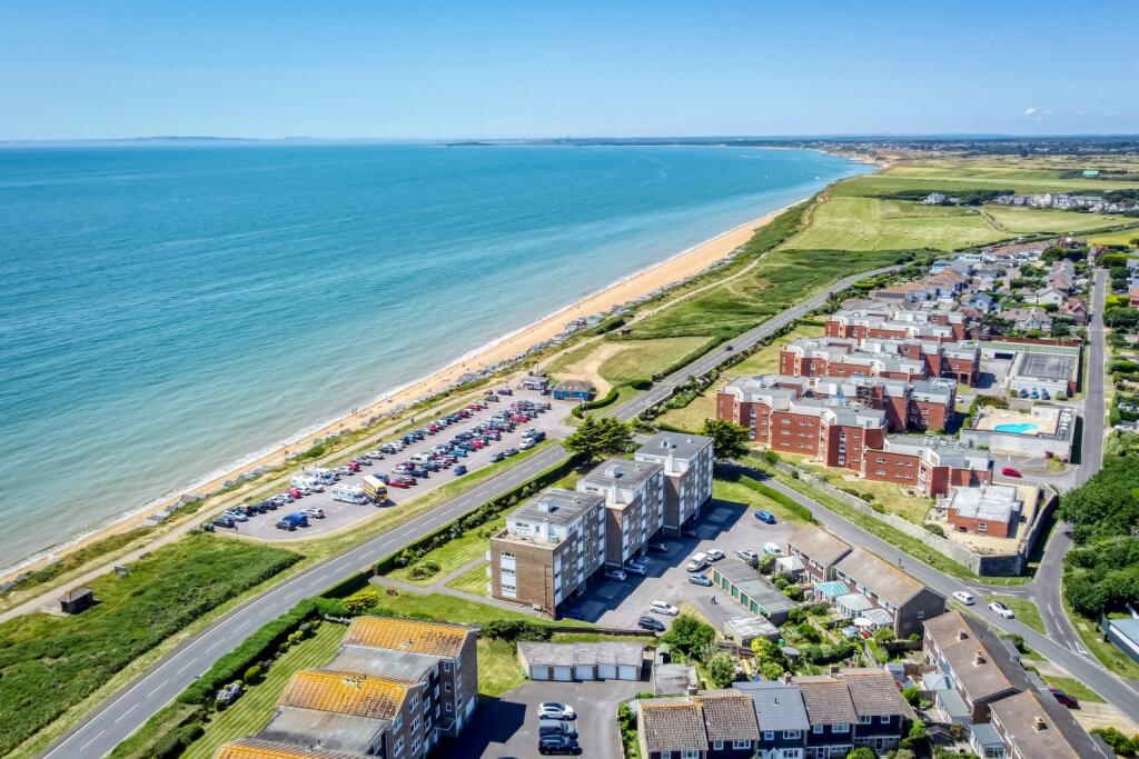 3 bed Apartment for rent in Milford on Sea. From Hayward Fox - Lymington