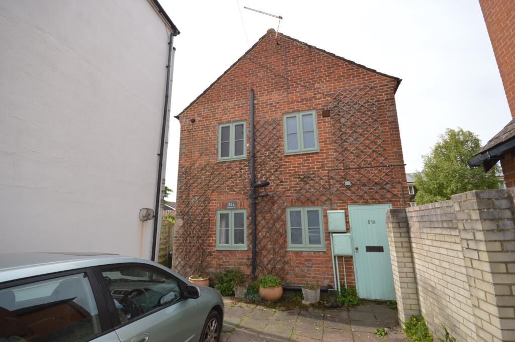 2 bed 1st Floor Flat for rent in Lymington. From Hayward Fox - Lymington