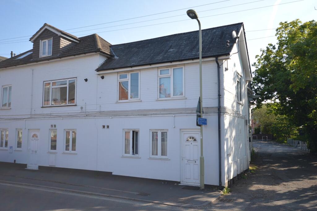 1 bed 1st Floor Flat for rent in Lymington. From Hayward Fox - Lymington
