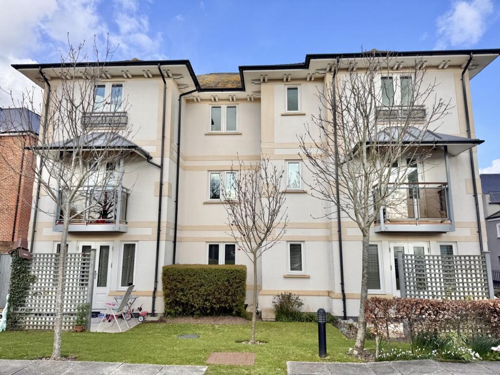 2 bed 1st Floor Flat for rent in Lymington. From Hayward Fox - Lymington