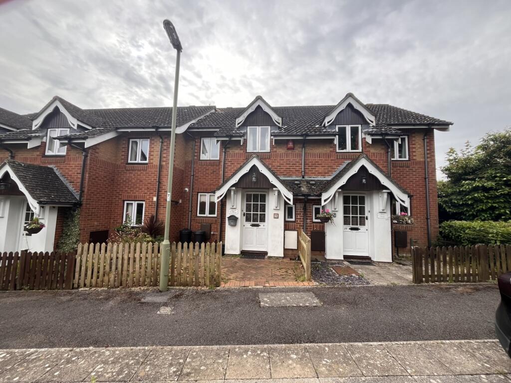 3 bed Mid Terraced House for rent in New Milton. From Hayward Fox - Lymington 3 bed Mid Terraced House for rent in New Milton. From Hayward Fox - Lymington