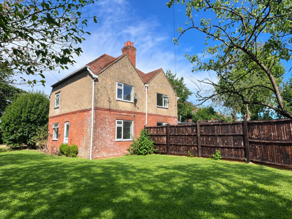 2 bed Semi Detached for rent in Lymington. From Hayward Fox - Lymington 2 bed Semi Detached for rent in Lymington. From Hayward Fox - Lymington