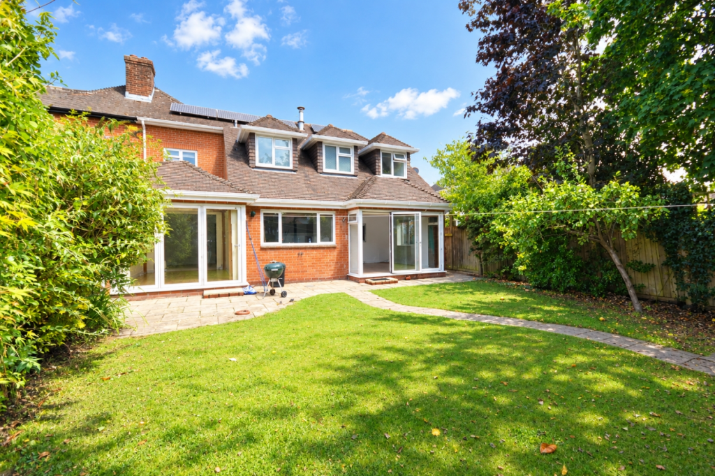 4 bed Semi Detached for rent in Lymington. From Hayward Fox - Lymington 4 bed Semi Detached for rent in Lymington. From Hayward Fox - Lymington
