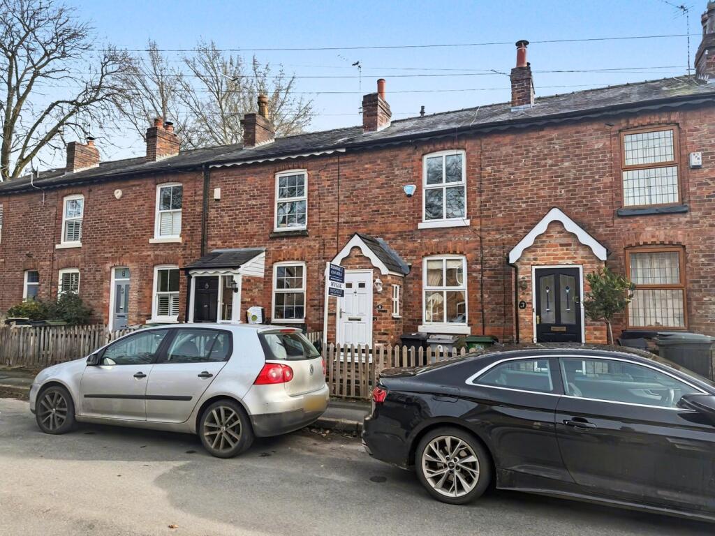 2 bed Mid Terraced House for rent in Wilmslow. From Michael J Chapman - Alderley Edge