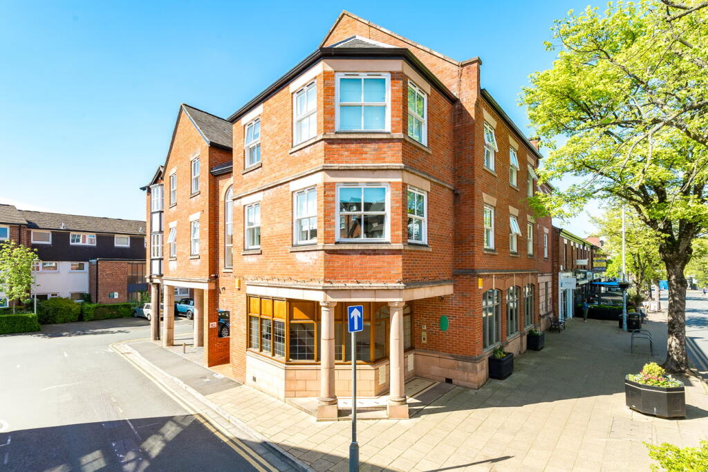 2 bed Apartment for rent in Alderley Edge. From Michael J Chapman - Alderley Edge