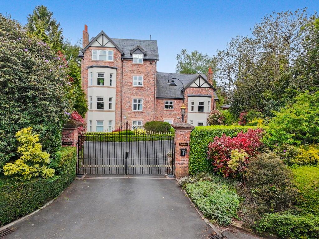 2 bed 1st Floor Flat for rent in Alderley Edge. From Michael J Chapman - Alderley Edge