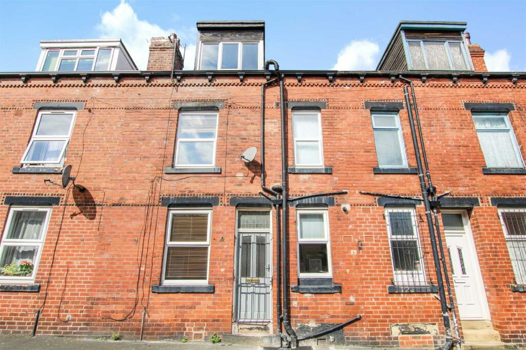 2 bed Mid Terraced House for rent in Leeds. From Kath Wells