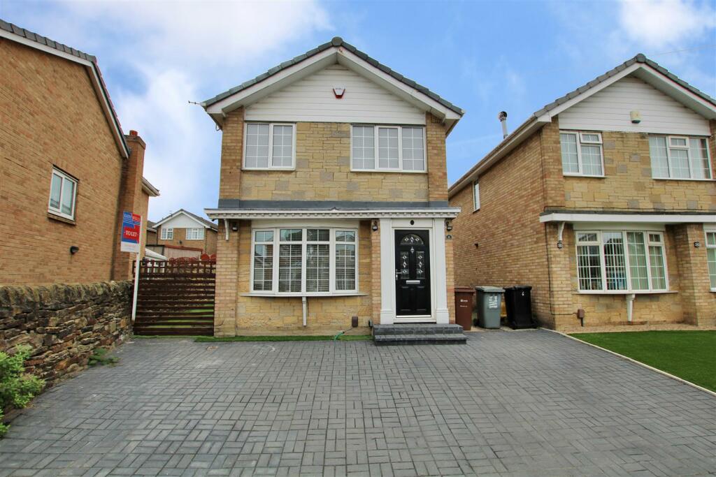 3 bed Detached House for rent in Leeds. From Kath Wells