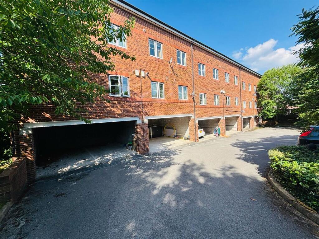 2 bed Apartment for rent in Troydale. From Kath Wells Estate Agents - Wortley