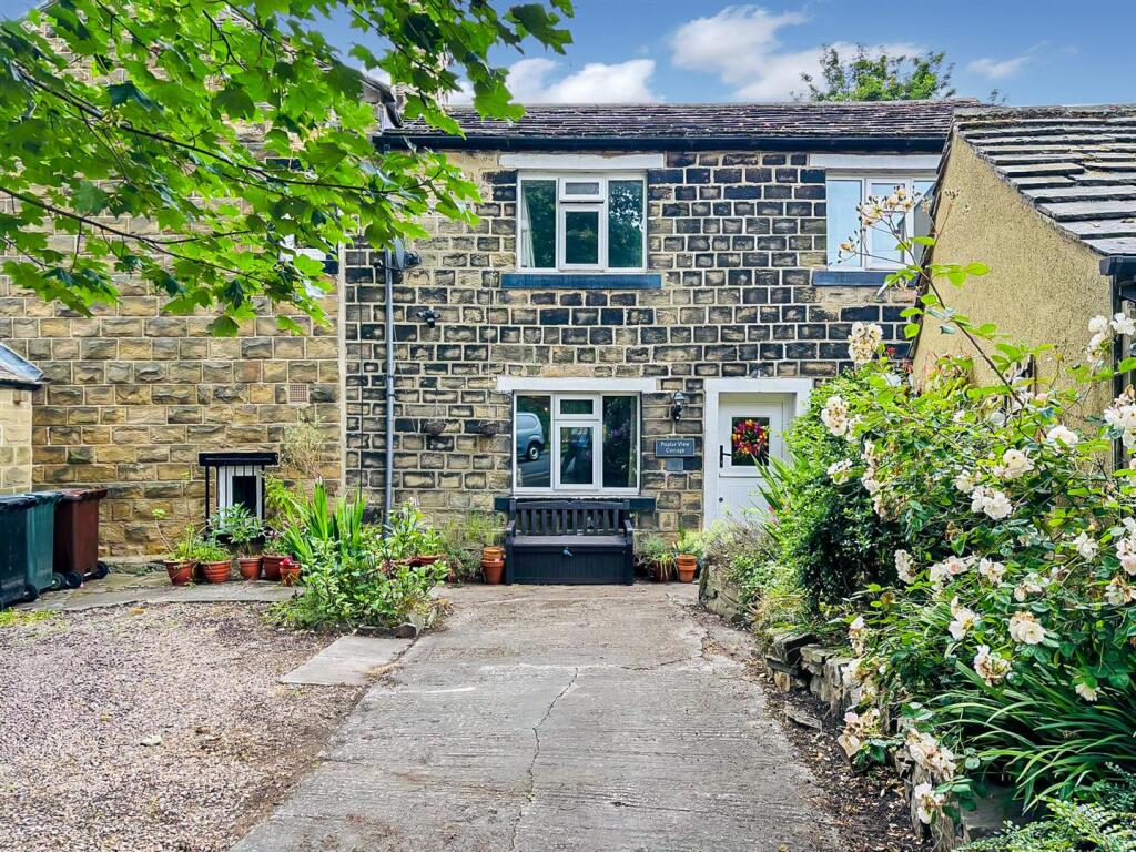 2 bed Cottage for rent in Gildersome. From Kath Wells Estate Agents - Wortley