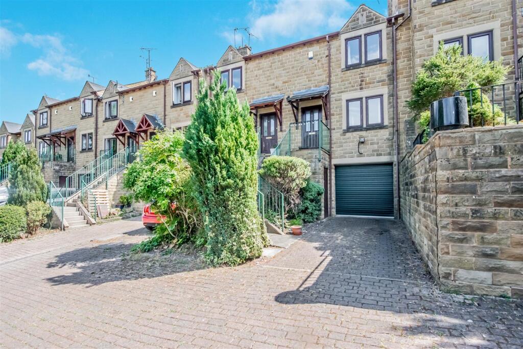 3 bed Town House for rent in Horsforth. From Kath Wells Estate Agents - Wortley 3 bed Town House for rent in Horsforth. From Kath Wells Estate Agents - Wortley