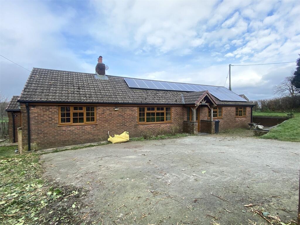 4 bed Bungalow for rent in Llanfair Caereinion. From Morris Marshall & Poole - Newtown 4 bed Bungalow for rent in Llanfair Caereinion. From Morris Marshall & Poole - Newtown