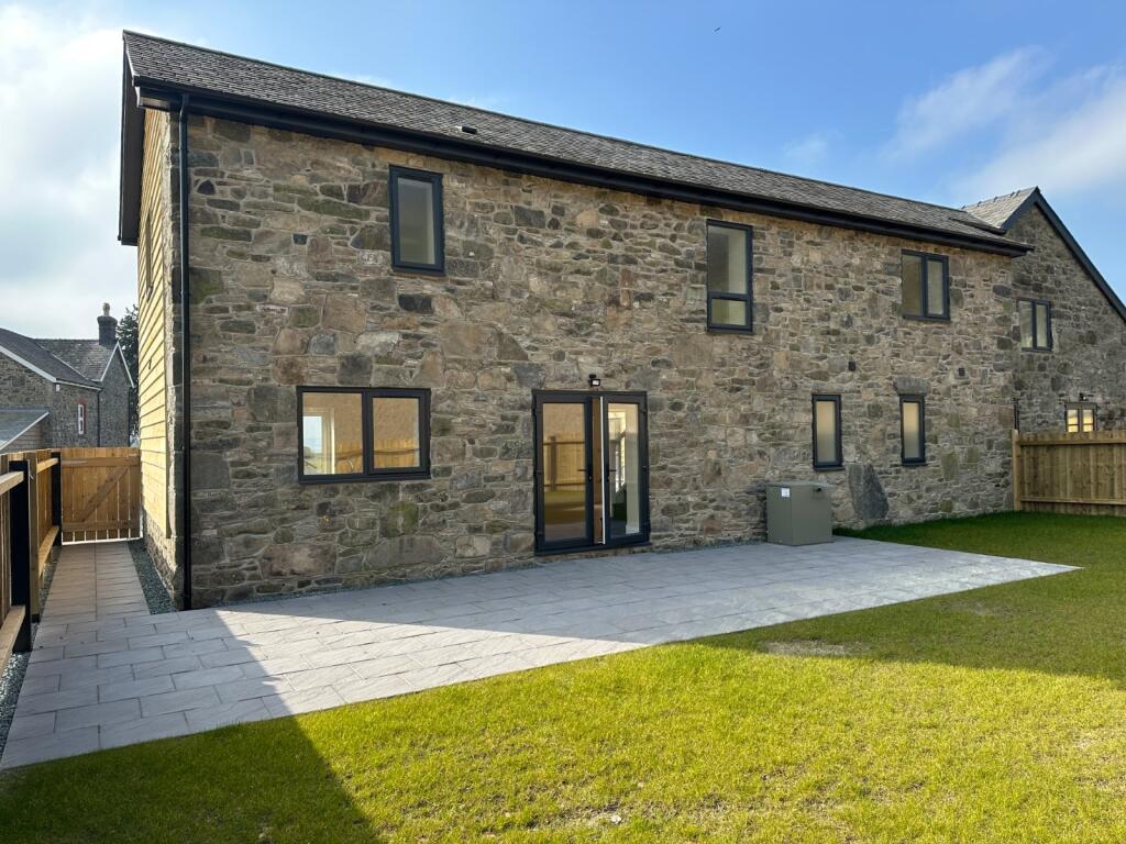 4 bed End of Terrace for rent in Clatter. From Morris Marshall & Poole - Newtown