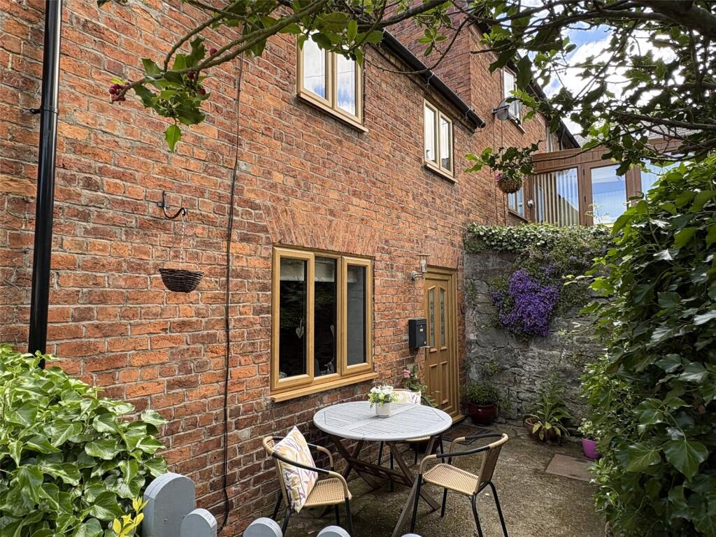 2 bed Mid Terraced House for rent in Trefaldwyn. From Morris Marshall & Poole - Newtown