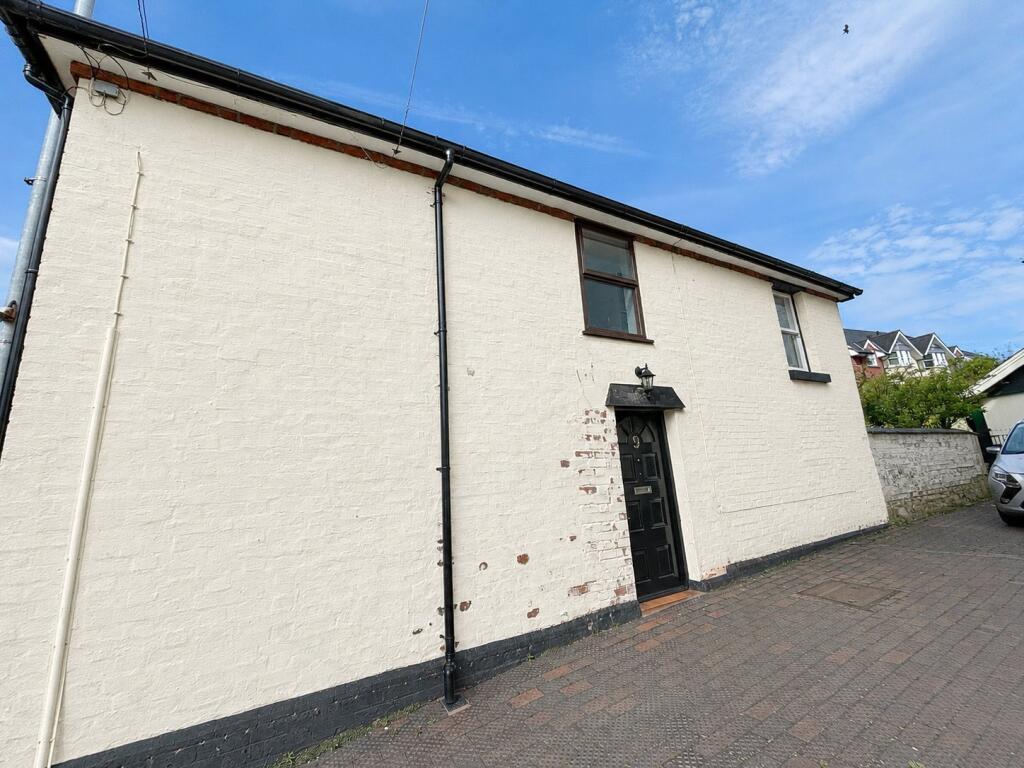 2 bed End of Terrace for rent in Llanidloes. From Morris Marshall & Poole - Newtown