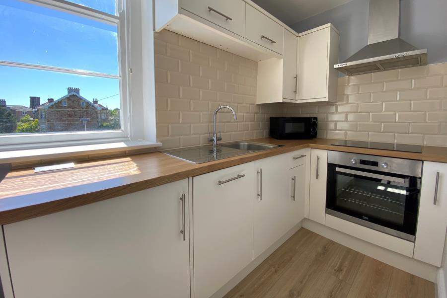 1 bed 1st Floor Flat for rent in Leigh Woods. From Ocean - Land & New Homes