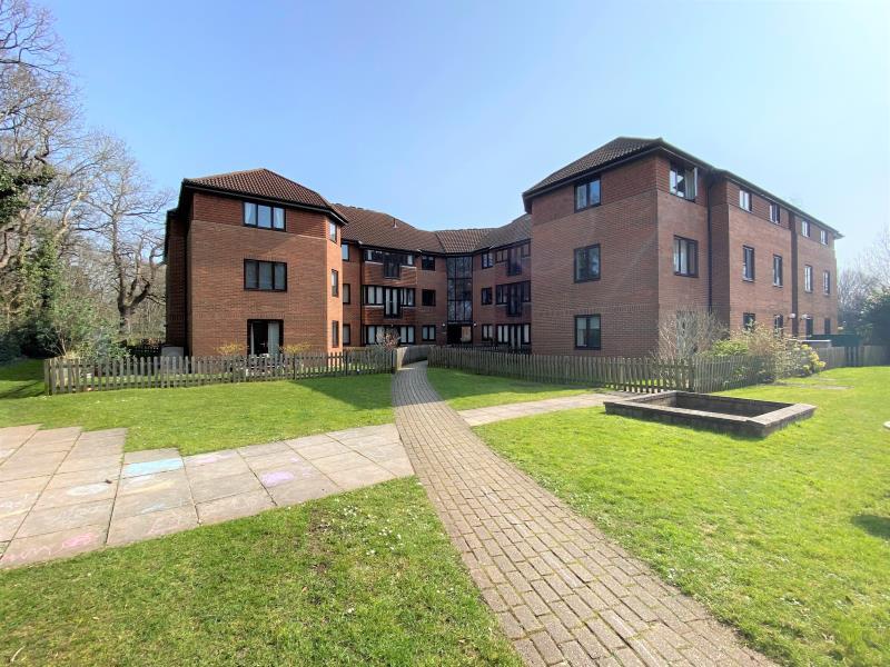 2 bed Apartment for rent in Hallen. From Ocean - Land & New Homes