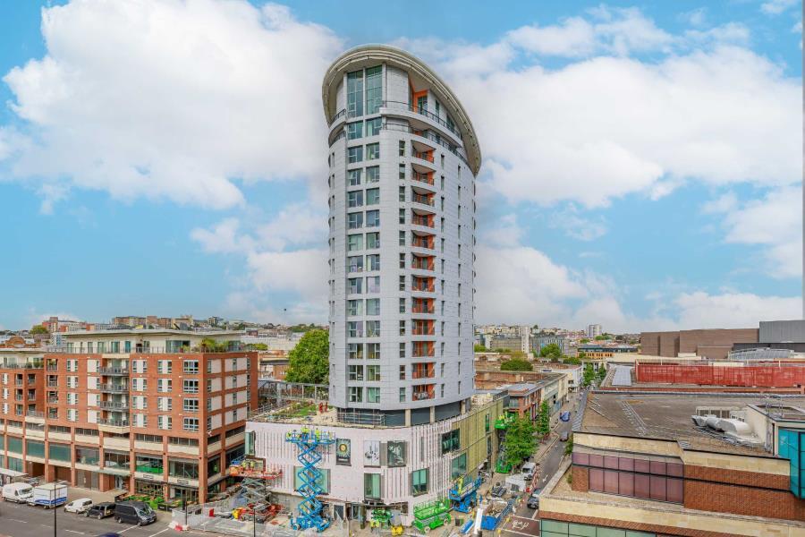 2 bed Apartment for rent in Bristol. From Ocean - Land & New Homes