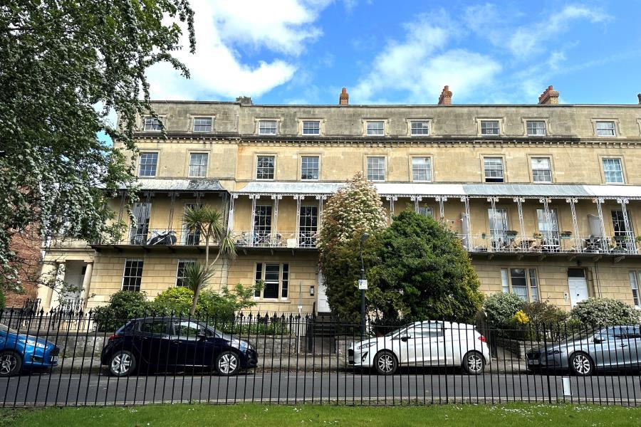 2 bed Apartment for rent in Leigh Woods. From Ocean - Land & New Homes