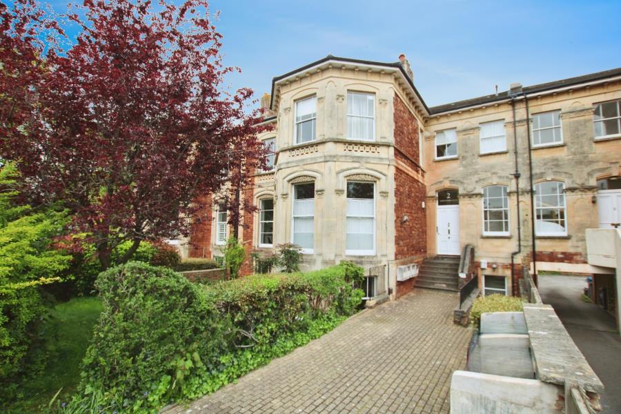 2 bed 1st Floor Flat for rent in Leigh Woods. From Ocean - Land & New Homes