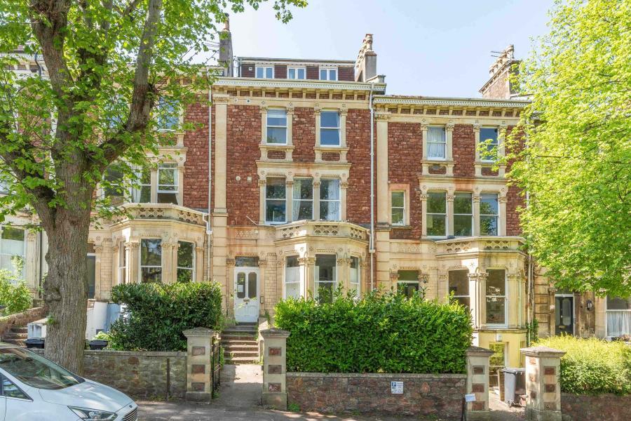 2 bed 1st Floor Flat for rent in Leigh Woods. From Ocean - Land & New Homes