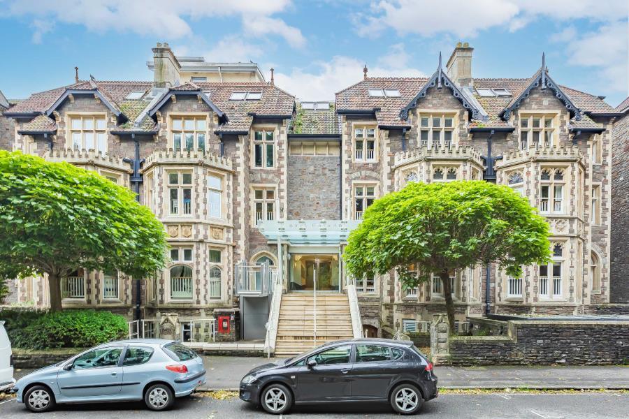 1 bed Apartment for rent in Leigh Woods. From Ocean - Land & New Homes