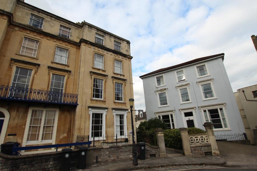 2 bed 1st Floor Flat for rent in Leigh Woods. From Ocean - Land & New Homes
