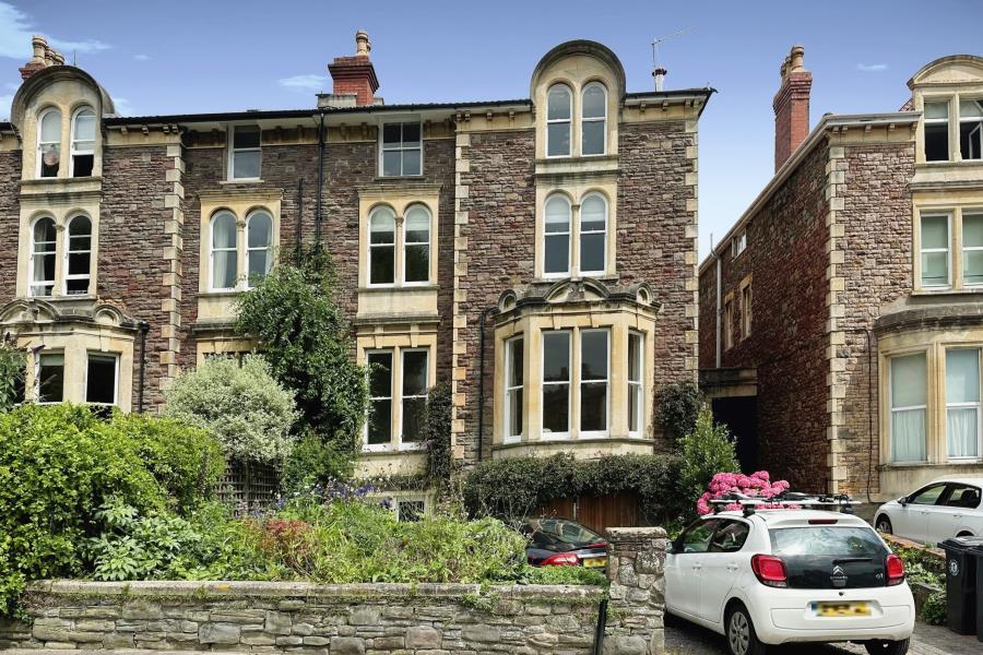 2 bed 1st Floor Flat for rent in Leigh Woods. From Ocean - Land & New Homes