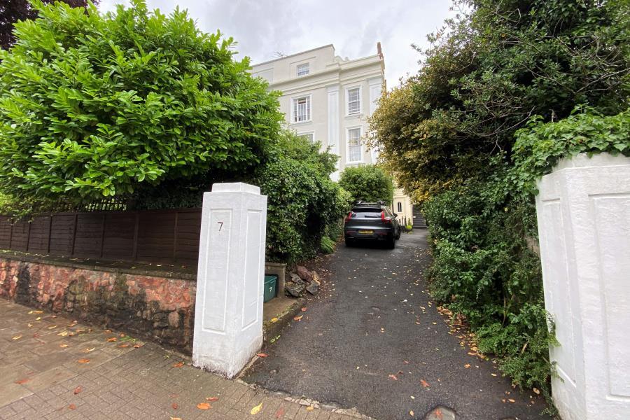1 bed 1st Floor Flat for rent in Leigh Woods. From Ocean - Land & New Homes