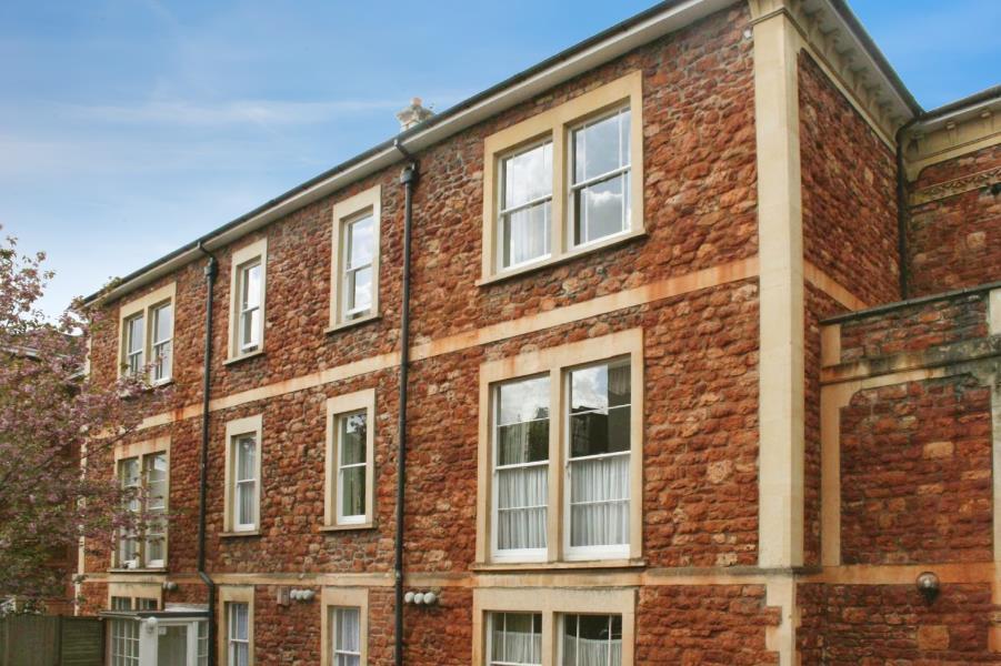 1 bed 1st Floor Flat for rent in Leigh Woods. From Ocean - Land & New Homes