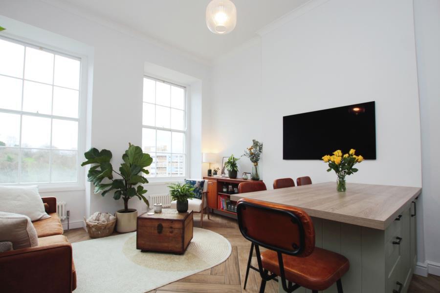 2 bed 1st Floor Flat for rent in Leigh Woods. From Ocean - Land & New Homes