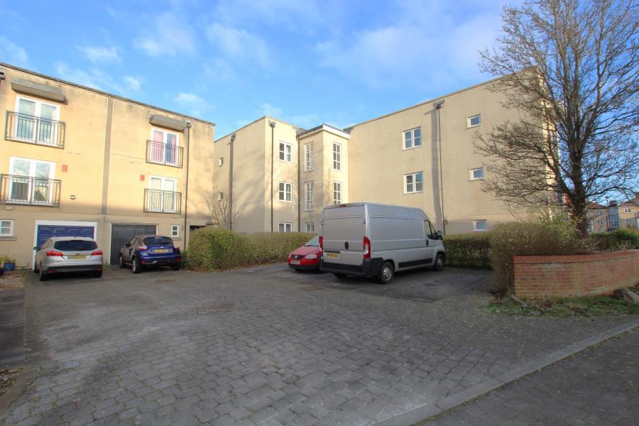 2 bed Apartment for rent in Cribbs Causeway. From Ocean - Land & New Homes