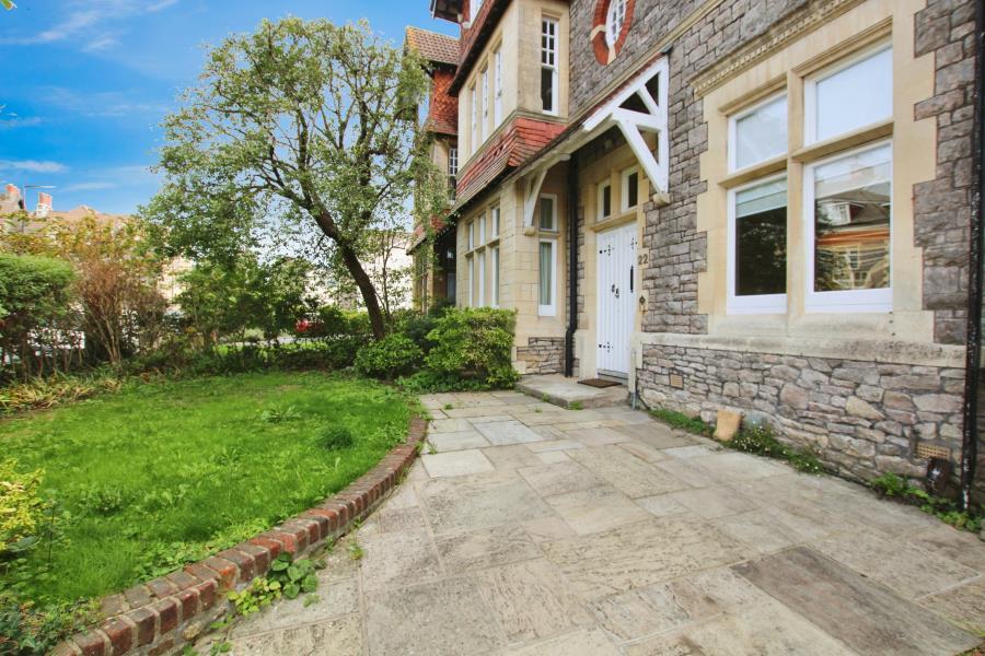 2 bed 1st Floor Flat for rent in Leigh Woods. From Ocean - Land & New Homes