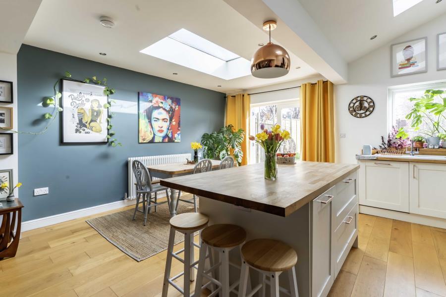 4 bed Mid Terraced House for rent in Two Mile Hill. From Ocean - Downend