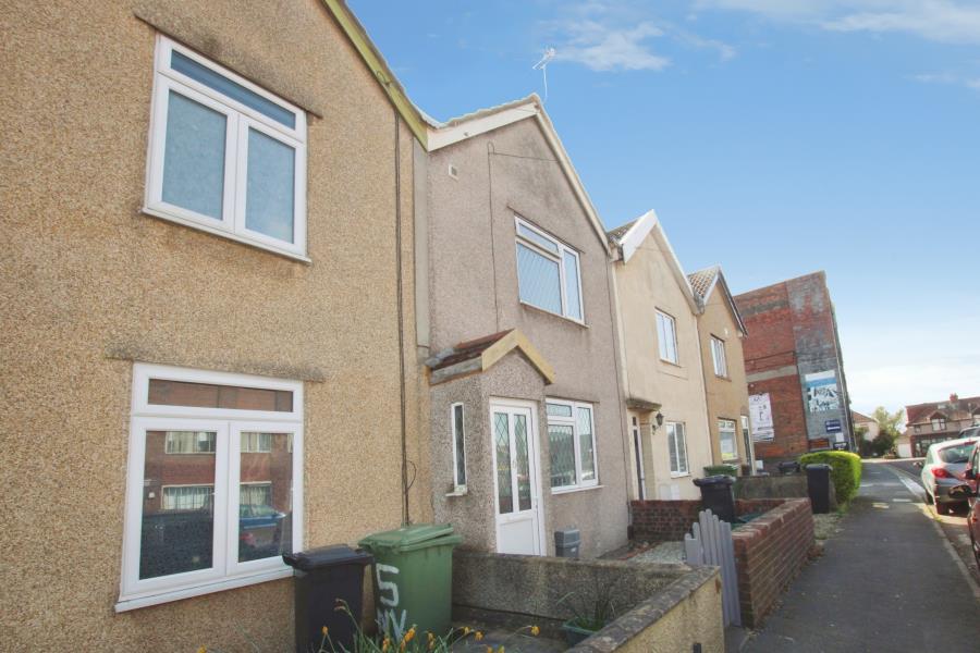 3 bed Mid Terraced House for rent in Hillfields. From Ocean - Downend