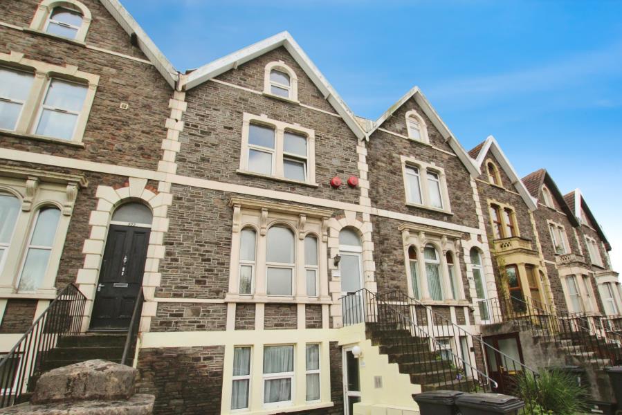 2 bed 1st Floor Flat for rent in Crofts End. From Ocean - Downend